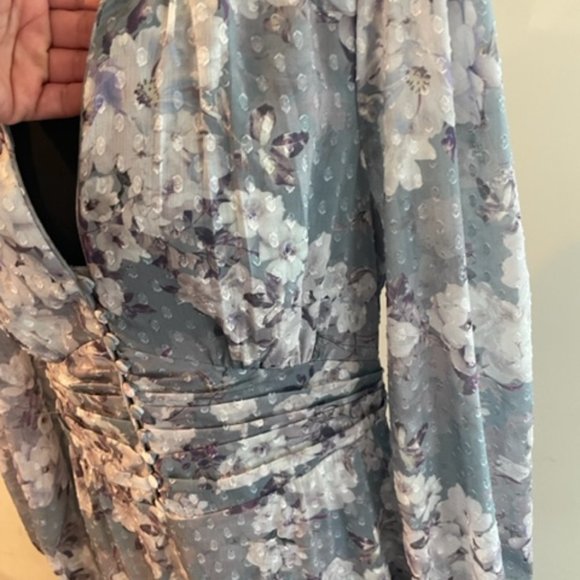 “Every New” Long Sleeve High-Low Dress – V-Neck, Defined Waist, Size 8 - Picture 8 of 11